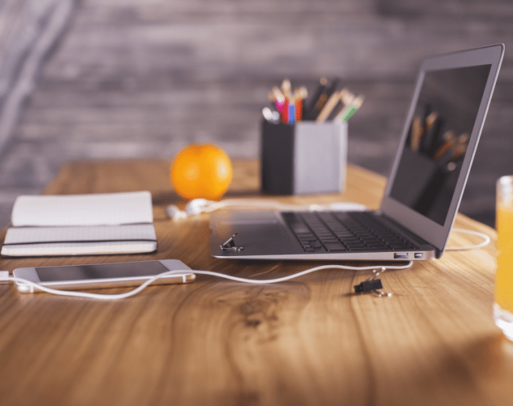 Thinking of Going Freelance? Read These Pros and Cons First