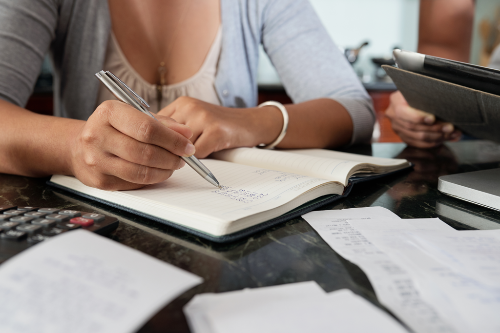 How to Manage Expenses as a Freelancer How to Manage Expenses as a Freelancer